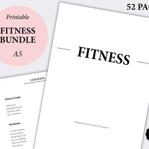 Könnte beinhalten: Ein druckbares Fitness-Paket im A5-Format mit 52 Seiten. Das Cover zeigt das Wort "FITNESS" in fetter schwarzer Schrift mit einer Linie darüber und darunter. Der Text "You don't have to be extreme, just consistent." ist unter dem Titel gedruckt. Das Paket enthält Abschnitte für Fitnessziele, Workouts und die Verfolgung des Fortschritts.