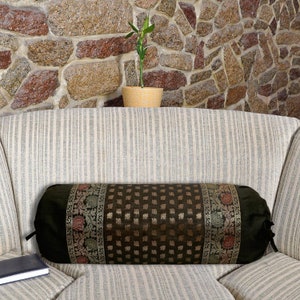 Funda de almohada de brocado de seda hecha a mano: almohada india para el cuello (38 x 76 cm)
