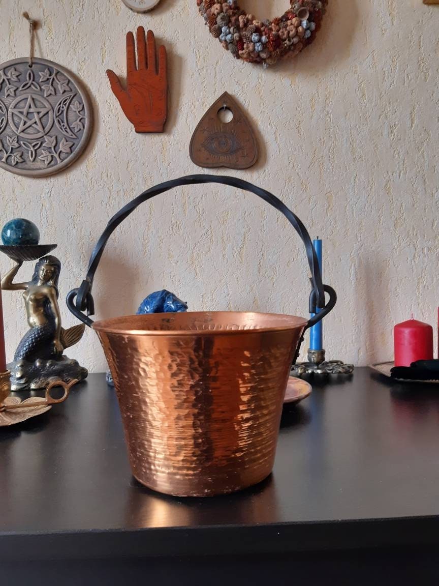 Chaudron en Cuivre Vintage , Accessoire Ésotérique Pour Autel .