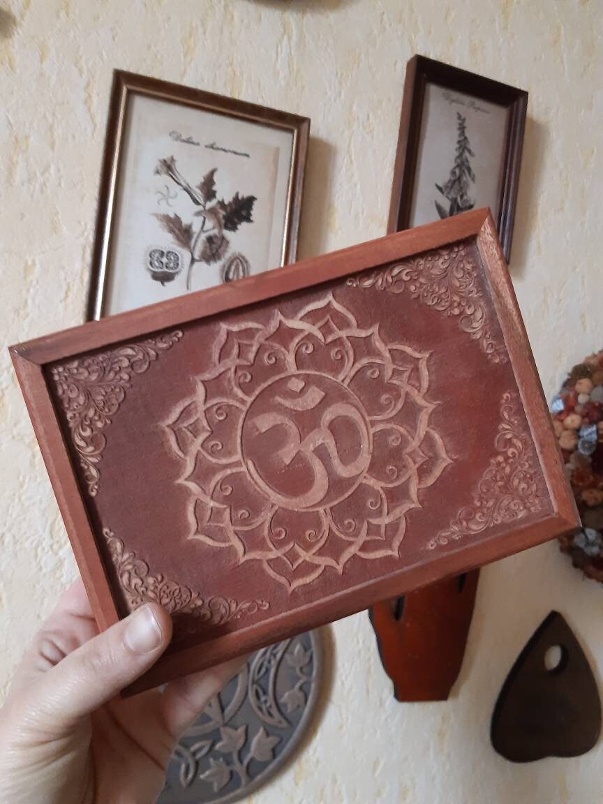 Boite à Tarots en Bois Motif Om.