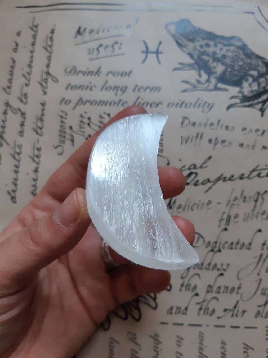 Lune en Sélénite Pierre de Soin Naturelle Pour Lithotherapi , Spiritualité et Chakras Ainsi Que Soin