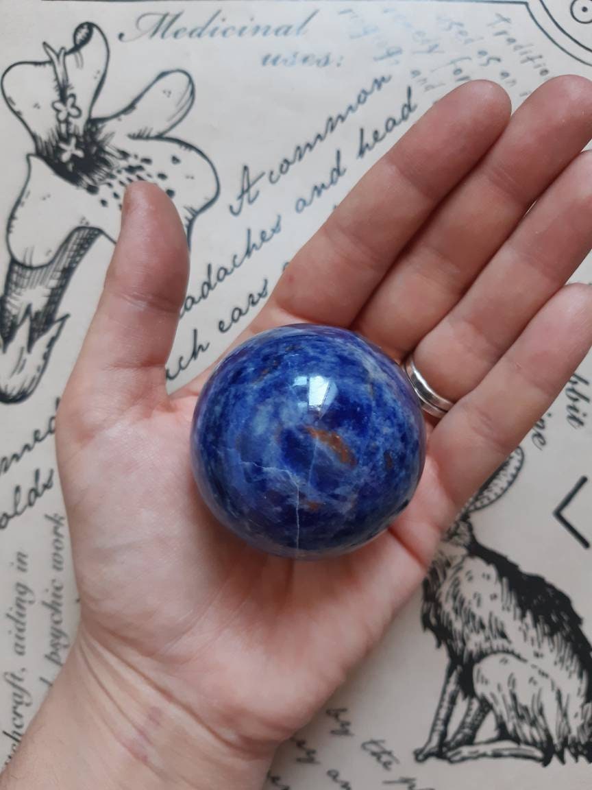 Sphere de Sodalite Minéraux Naturel Pour Lithothérapie , Chakras, et Soin Énergétique .