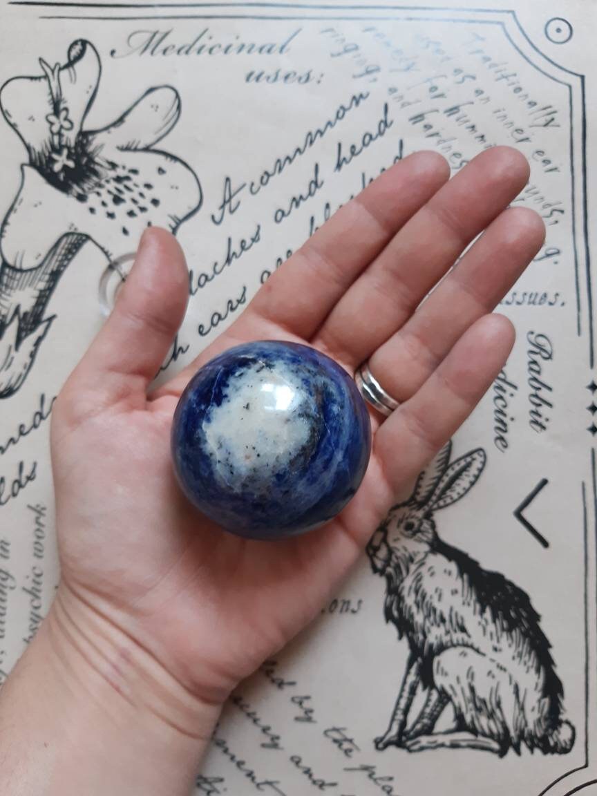 Sphere de Sodalite Minéraux Naturel Pour Lithothérapie , Chakras, et Soin Énergétique .