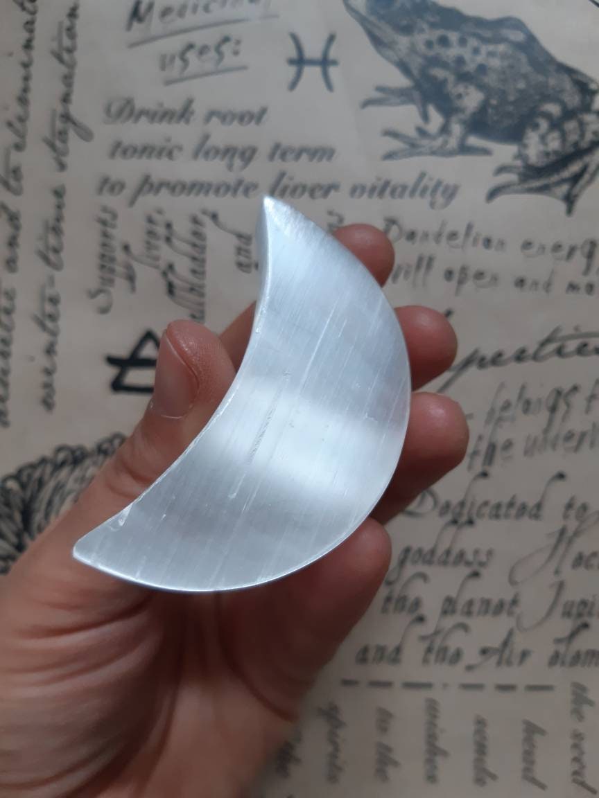 Lune en Sélénite Pierre de Soin Naturelle Pour Lithotherapi , Spiritualité et Chakras Ainsi Que Soin