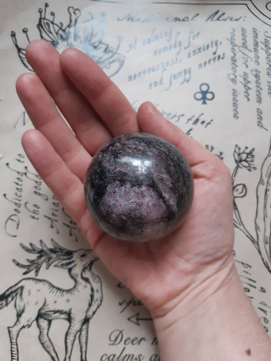 Sphere Rubis Dans Matrice de Biotite , Sphère Minéraux Pour Lithothérapie Reiki, Chakras et Soins Én