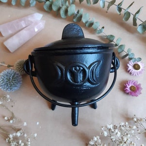 CAST IRON CAULDRON on feet with lid.