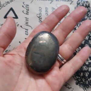 PEBBLE PYRITE Naturstein für Lithotherapie, Chakren, Energiepflege.