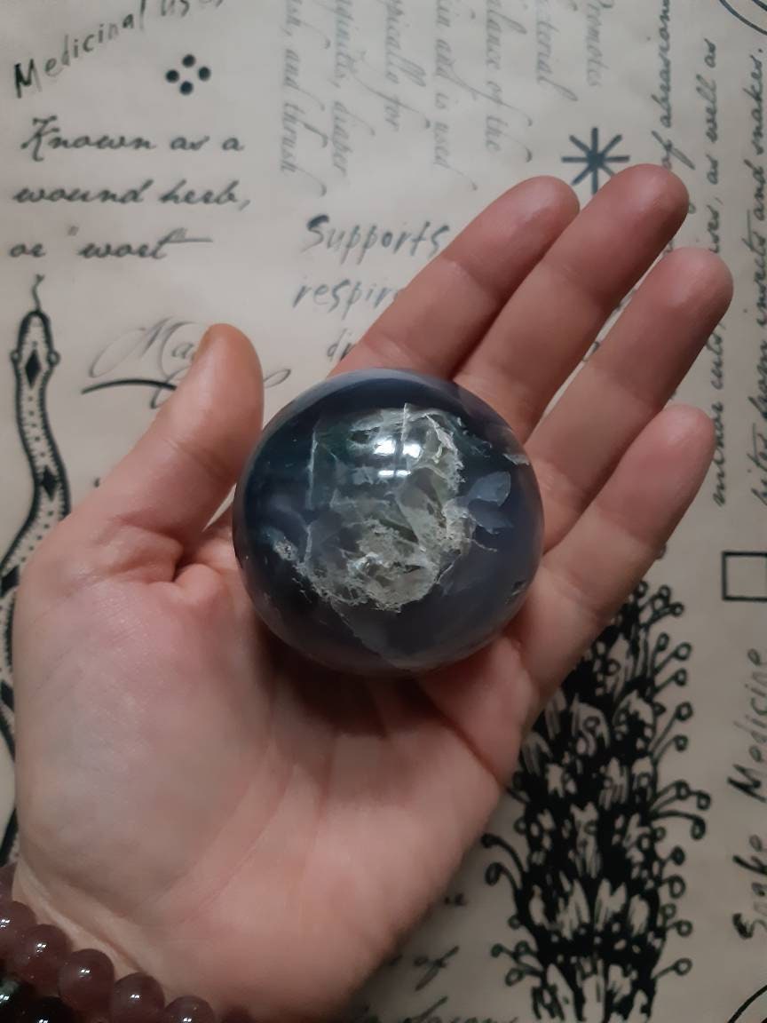 Sphere en Agate Fleur , Pierre Naturelle Pour Lithothérapie Chakra .