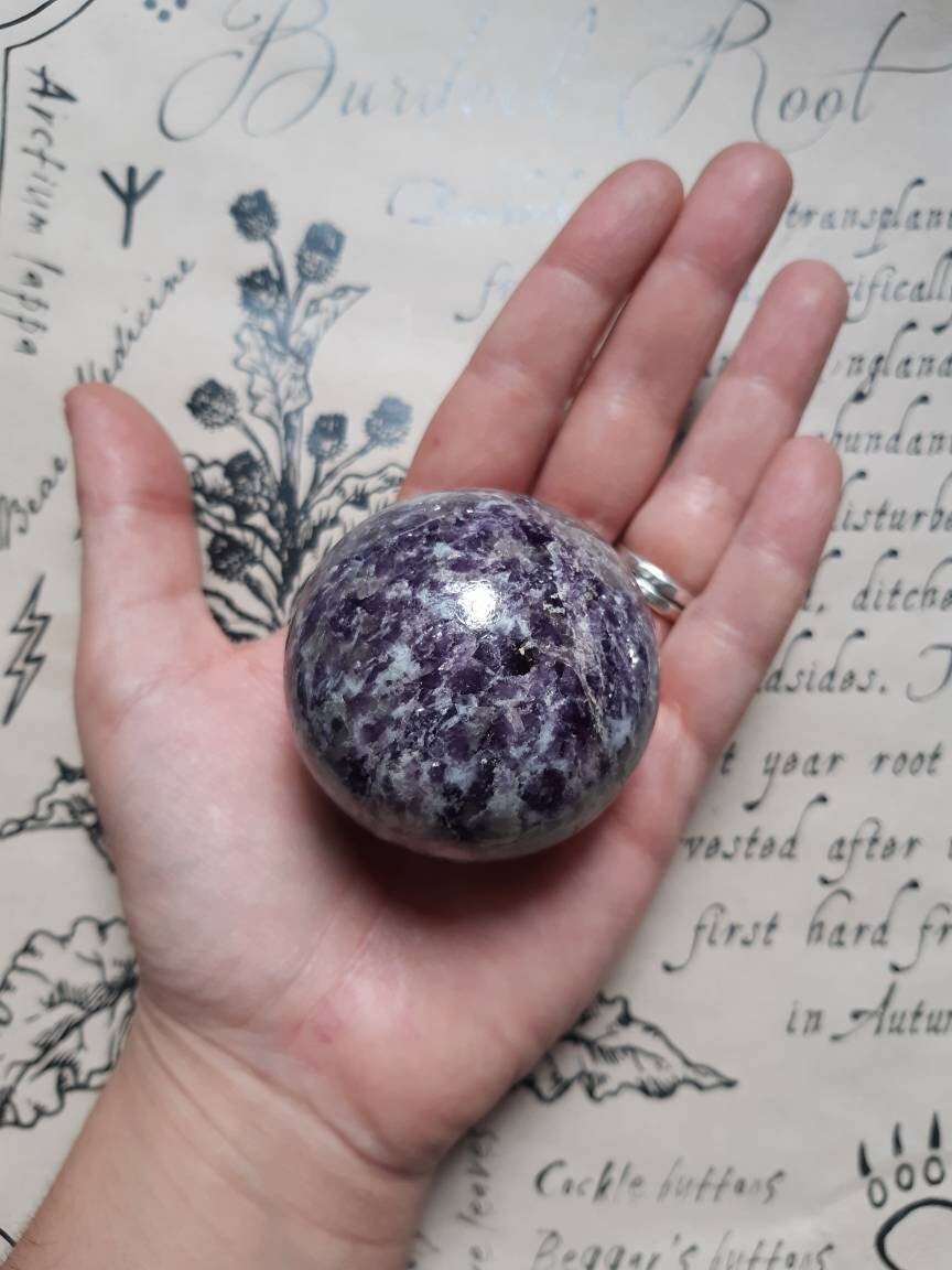 Sphère de Lepidolite Pour Lithothérapie , Divination , Chakras, Cristaux et Reiki.