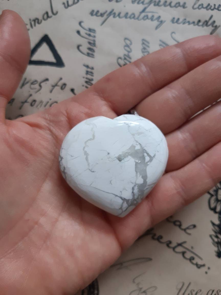 Cœur Howlite Naturelle Pour Lithothérapie , Howlite Galet Soin Énergétique Reiki.
