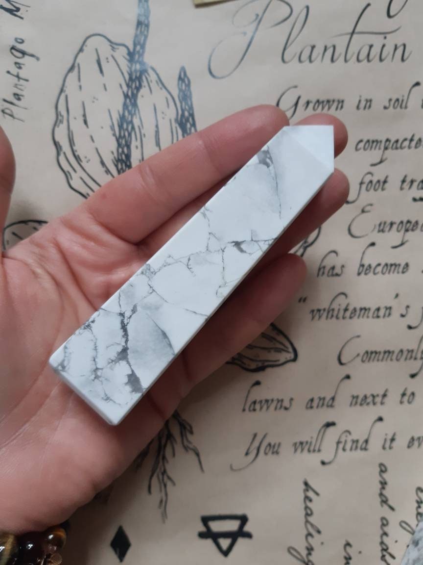Howlite Tours Naturelles Pour Lithothérapie , Pointe d'howlite Chakras , Reiki et Soins Énergétique