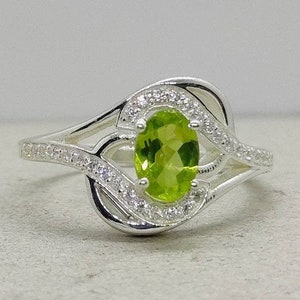 anillo de peridoto vintage, anillo de oro cartier, anillo de peridoto antiguo, anillo de bodas de peridoto, anillo de cóctel, piedra natal de agosto