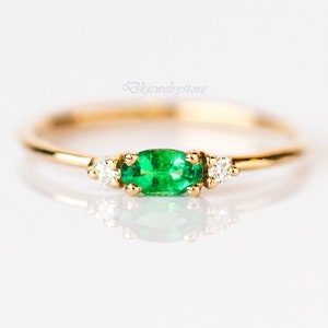 14k Gold Dainty Emerald Ring, Estate Emerald Ring, First Anniversary Gift for Her, Promise Ring Emerald, 5×7mm Oval Emerald Ring