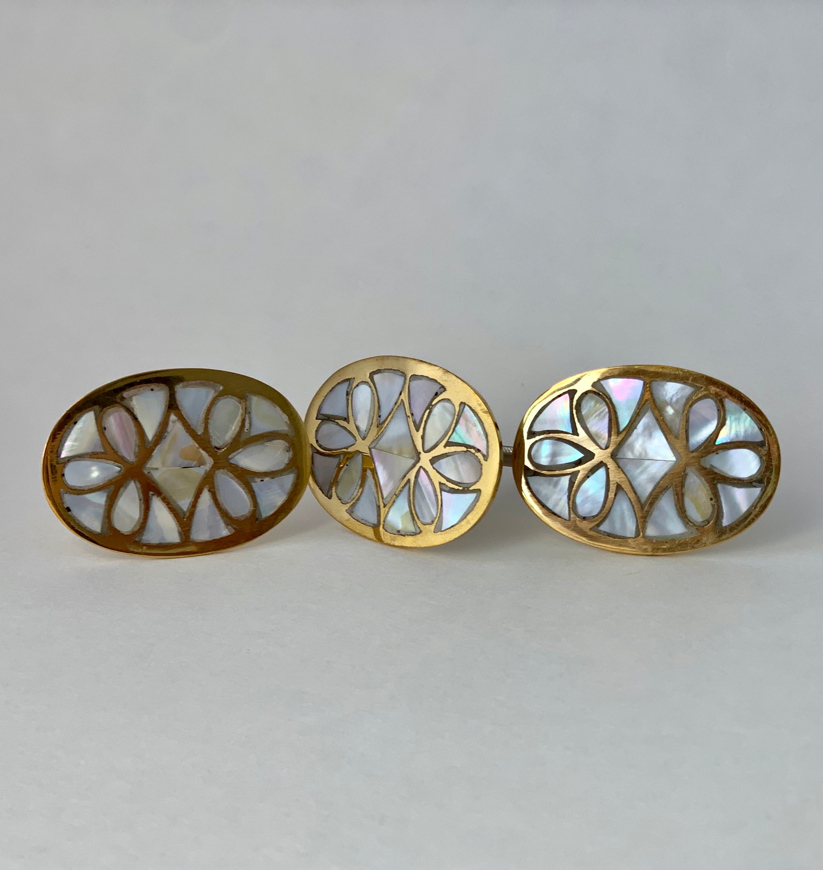 Oval Mother of Pearl Dresser Pull Knob - Gold Drawer Knob, Beautiful Gold  Brass Knobs and Pulls, Elegant, Unique, Decorative Cabinet Pulls