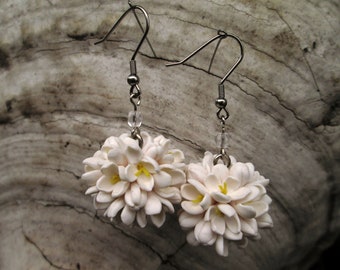 White flower balls earrings, white bridal earrings, gift for her, gift for mom. Hypoallergenic ear wires.
