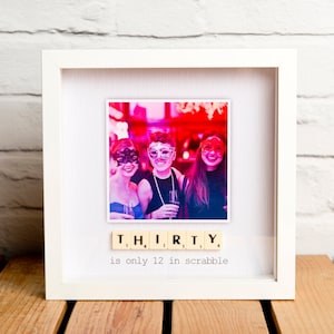 GEPERSONALISEERDE 30e verjaardag Scrabble fotolijst - geweldig 30e verjaardagscadeau, dertigste verjaardag Scrabble Frame