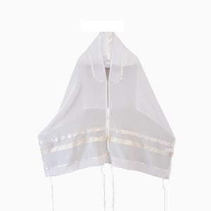 Cream Paisley Tallit For Women, Bat Mitzvah Tallit, Girls Tallit, Women&#39;s Tallis from Israel, Handmade in Israel Tzitzit for Women, Talit