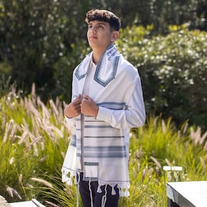 Custom Peace Tallit Tzitzit in Blue & White, Bar Mitzvah Tallit, Boys Tallt, Talilt for Men, Wool Tallit Shawl from Israel with Tallis Bag