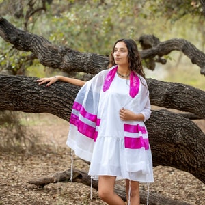 Personalized Pink Silk Stripes Tallit For Woman, Girls Tallis for Bat Mitzvah, Handmade in Israel Women&#39;s Talit Set with Bag and Kippah