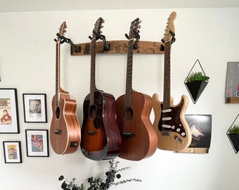 Percha para cuatro guitarras hecha de barril de whisky / 4 soportes para guitarra / montaje en pared / Estante para cuatro guitarras