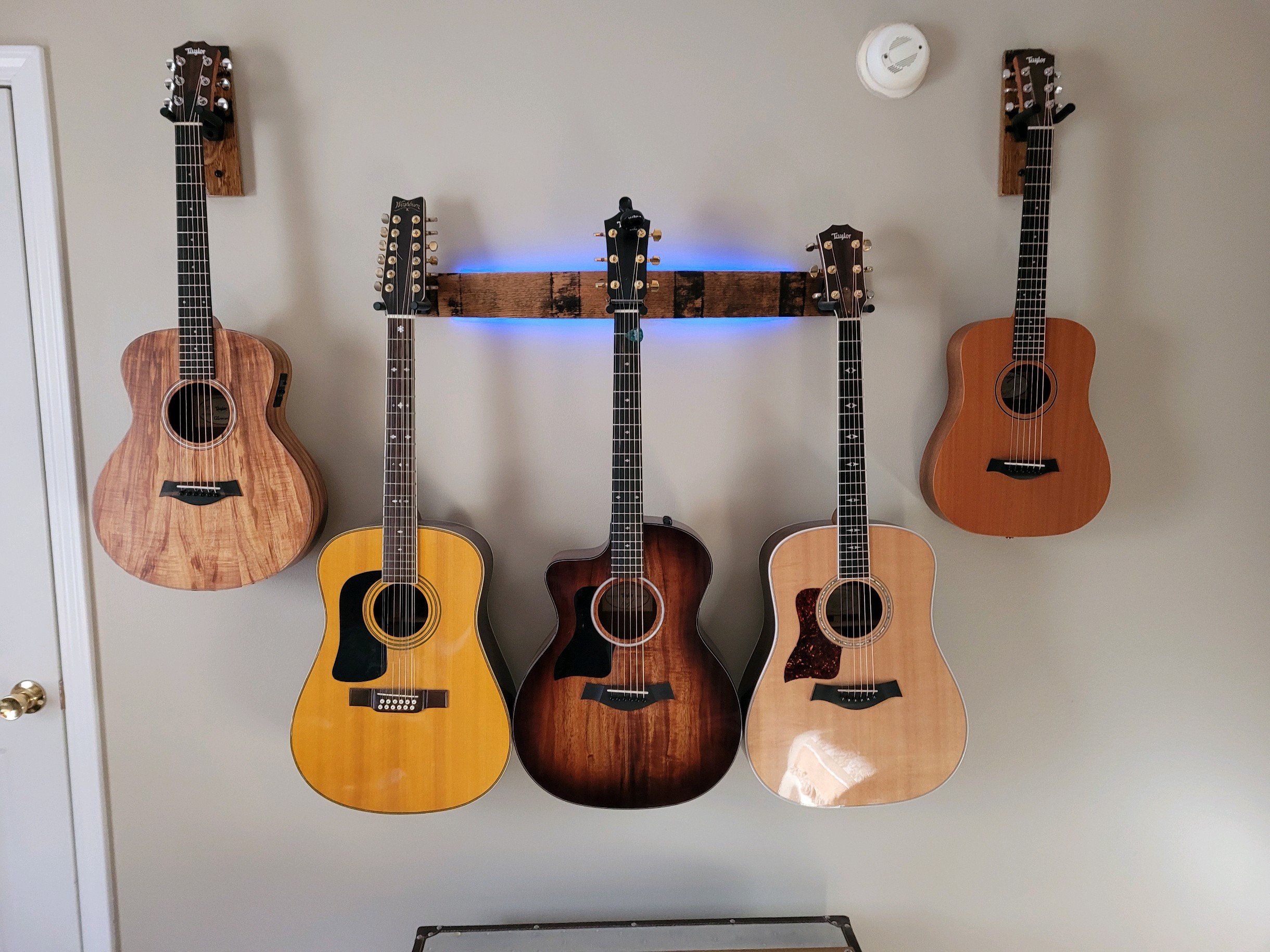 Wandhalter Für Gitarren & Ukulelen – Holzregal Mit 3 Haken & Ablage Für Zubehör, Stylisches Musik-Design