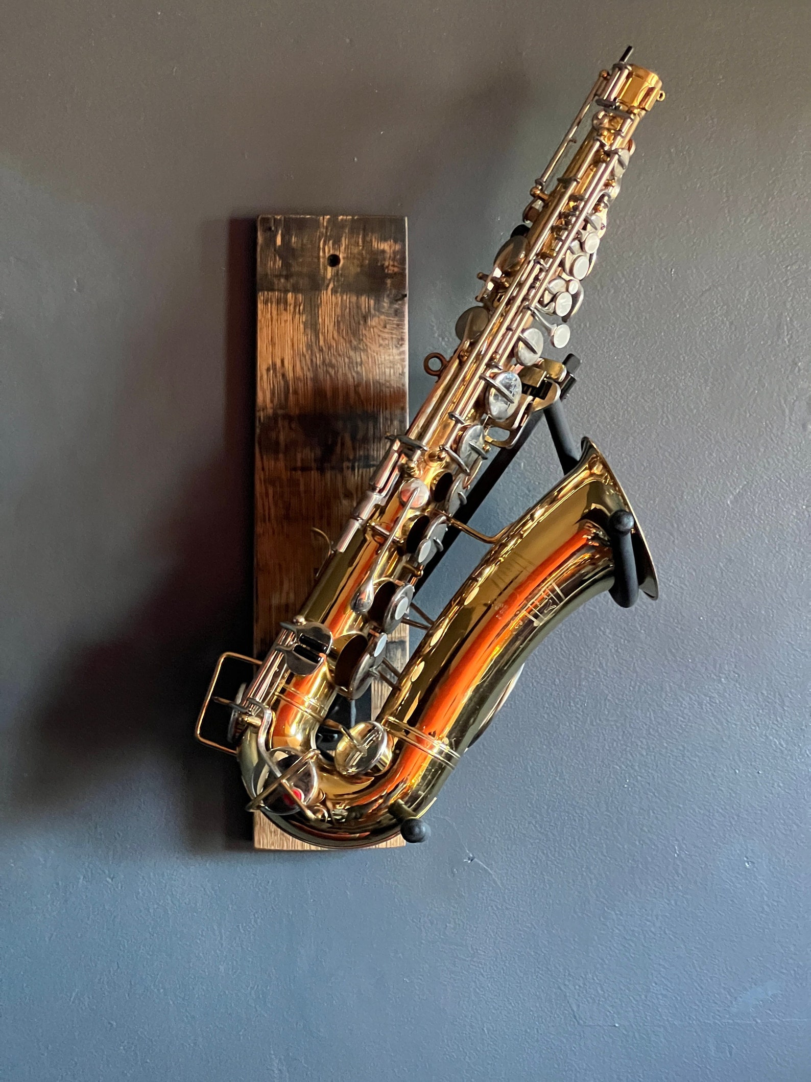 Whiskey Barrel Stave Saxophone Wall Mount Saxophone Hanger Soprano
