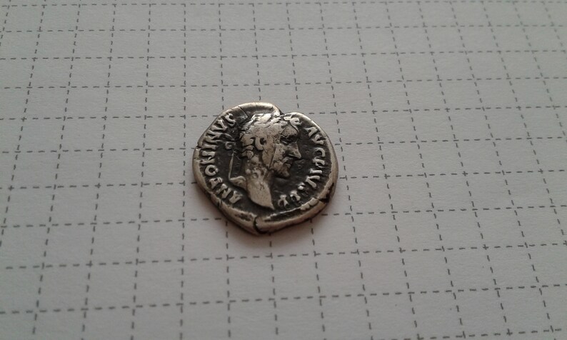handshake Denarius of Emperor Pius reverse