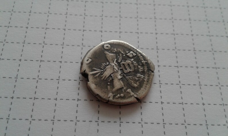 handshake Denarius of Emperor Pius reverse
