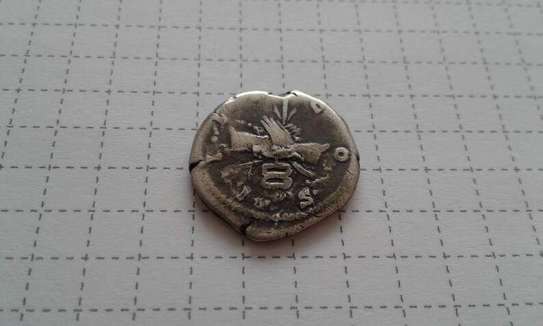 handshake Denarius of Emperor Pius reverse