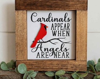 Los cardenales aparecen cuando hay ángeles cerca. Letrero de madera con marco, monumento conmemorativo, decoración de pared, regalo para una pérdida.