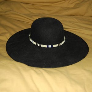 glass wampum beaded hatband - Place of Shelter