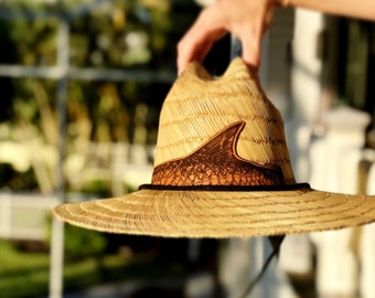 Beach straw hat- tarpon fishing leather patch hat, men’s sun hat, fishing accessory gift, fishing hat gift for women, fly fishing gift