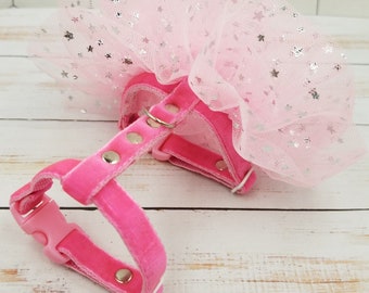 Fretroze harnas met tule rok. Comfortabele tutu rok voor fret.