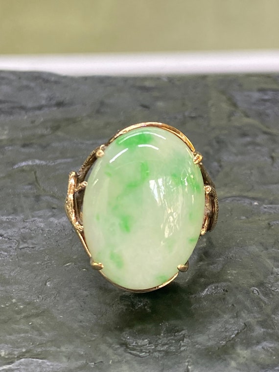 Vintage 14kt Oval Jade Ring