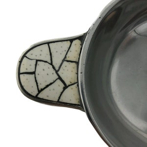 High-quality aluminum dish with ostrich egg inlay glazed AVOOVA