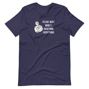 Bitte warten Sie, während ich überdenke alles T-Shirt - DiverseLy Human - Mental Health Shirt - Mental Health Bewusstsein - Overthinker Shirt