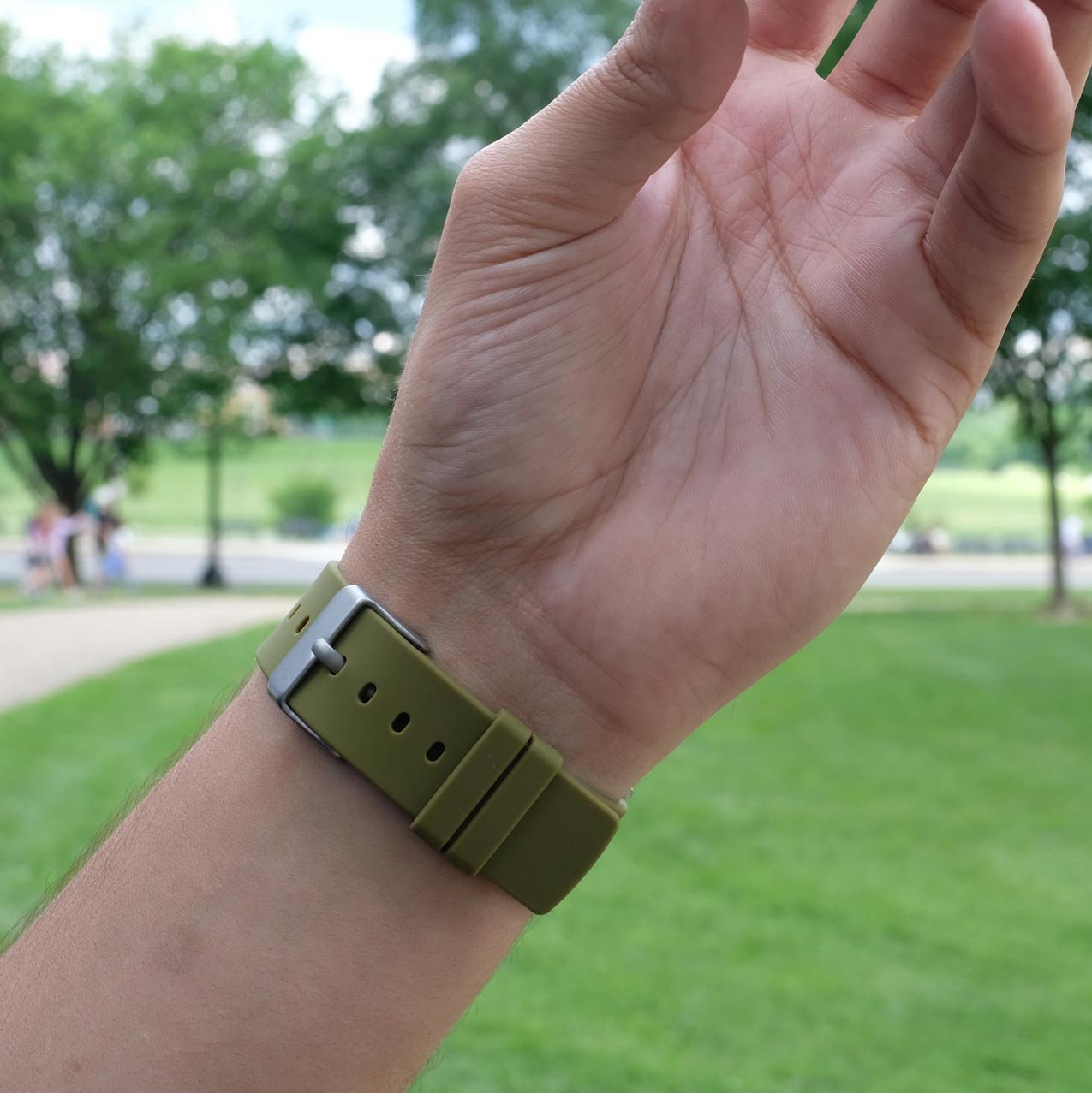 gizmo watch contacts