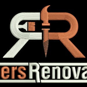 K&ouml;nnte beinhalten: Gesticktes Logo auf schwarzem Hintergrund. Das Logo zeigt die Buchstaben "RR" mit einem Hammer- und Nageldesign. Der Text "Reimers Renovations" befindet sich unter dem Logo in einem wei&szlig;en und orangefarbenen Farbschema.