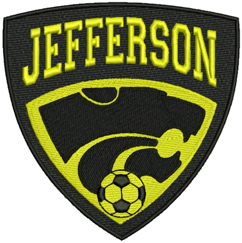 K&ouml;nnte beinhalten: Gestickter Aufn&auml;her mit dem Wort "JEFFERSON" in gelbem, bogenf&ouml;rmigem Text &uuml;ber einem schwarzen Schild. Das Schild enth&auml;lt eine gelbe Kontur eines Pumas und einen Fu&szlig;ball. Der Aufn&auml;her ist schwarz mit gelben Akzenten.