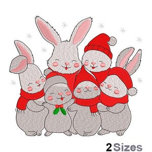 Puede incluir: Cinco conejos grises con gorros y bufandas rojas de Papá Noel. Los conejos están acurrucados en grupo. El fondo es blanco con copos de nieve.