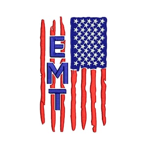 Pode incluir: Uma bandeira americana desgastada com a palavra "EMT" em letras azuis do lado esquerdo.