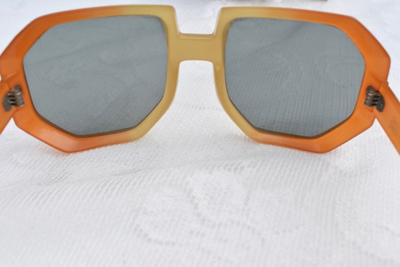 Vintage 1960s Cool Ray Polaroid Orange Cream Over… - image 3