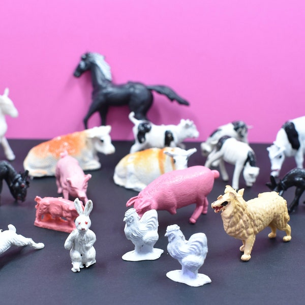 Lot Of Vintage Retro Plastic Toy Farm Animals Made In Hong Kong & China 20 Pieces Rabbits, Cows, Horses, Pigs, Chickens, Sheep Dog, Goats