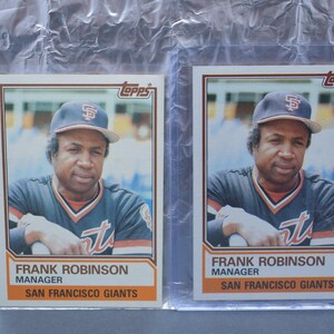 Topps #576 FRANK ROBINSON Giants HOF 1983, lote com 2 cartas novas e sem circulação