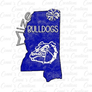 Puede incluir: Un gráfico azul y blanco con el contorno de Mississippi con las palabras "HOME" y "BULLDOGS" en texto blanco. También se incluye una mascota de bulldog y un pompón en el diseño. El fondo tiene una textura desgastada.