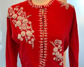 Suéter vintage de cachemira con cuentas rojas de Devi's