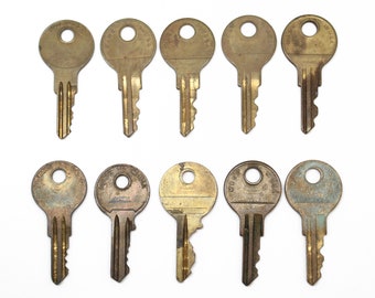 Crafts Assemblage Scrapbook Photo Prop. 16 Vintage Keys Silver Gold Car Door Roller Skating Used Keys Tarnished Old Keys Mixed Media