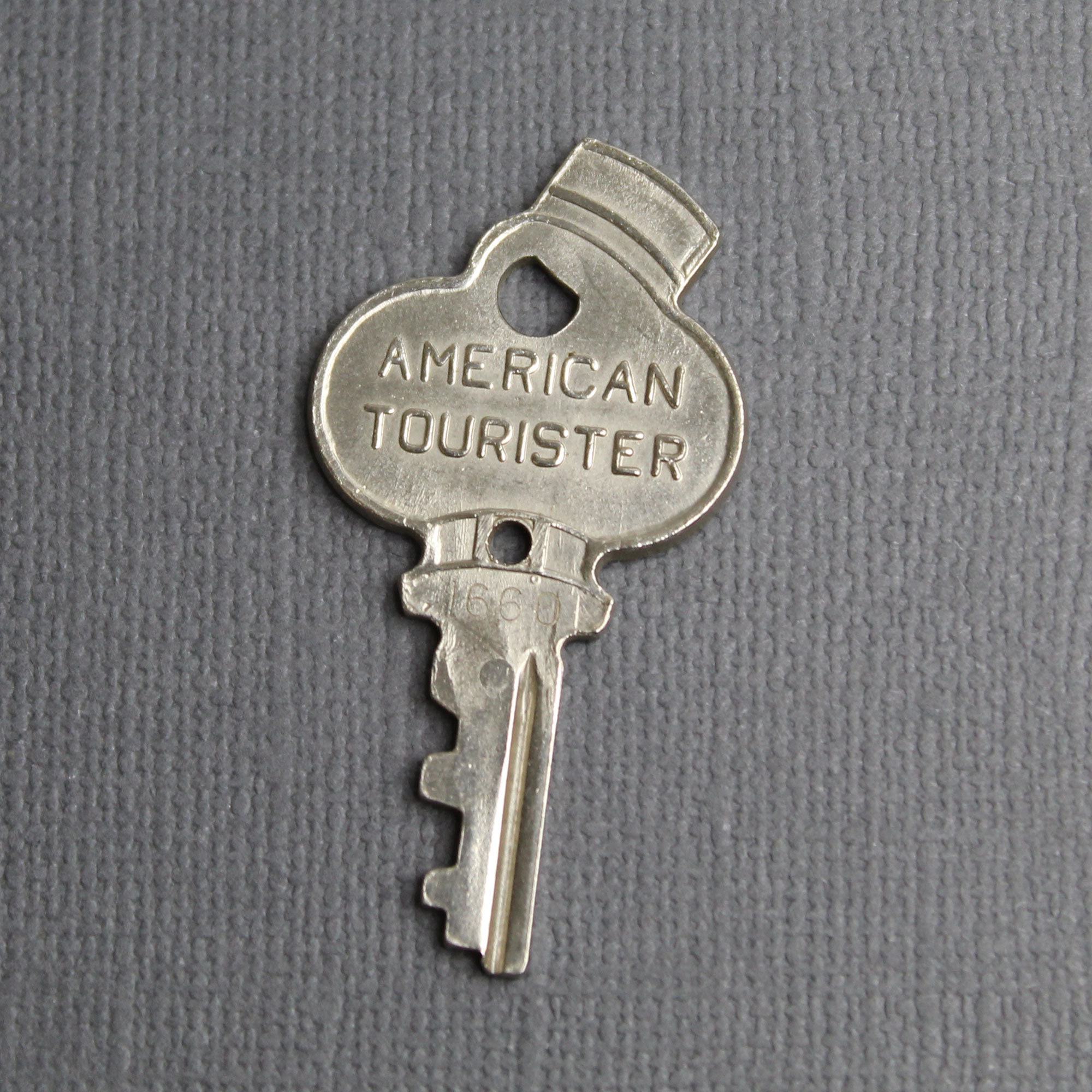 VTG 50S 60S AMERICAN TOURISTER PAIR KEYS BELLHOP STERLING