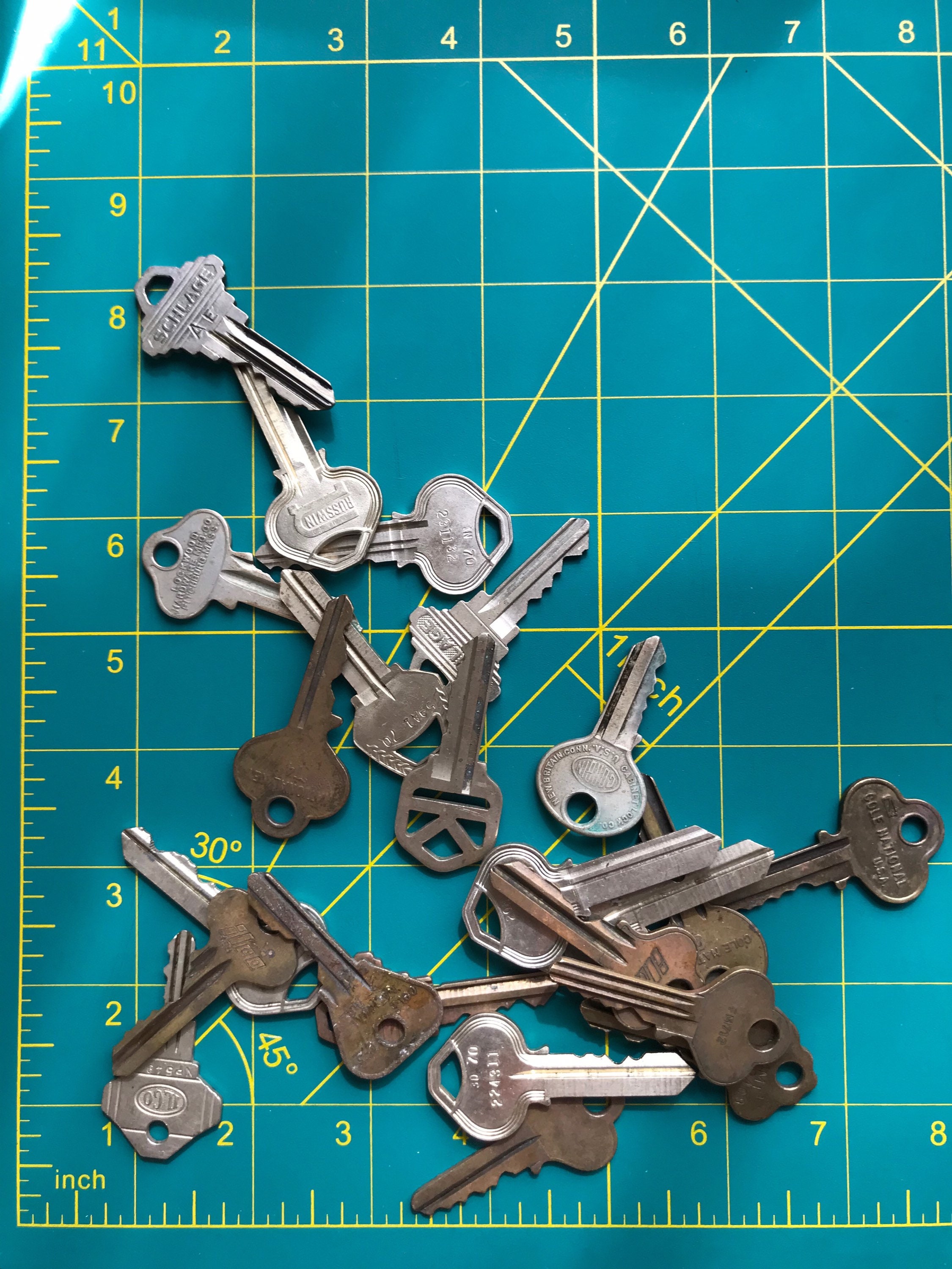 Keys Lot of 10 Old Keys Bronze and Brass Color Tone Keys Etsy