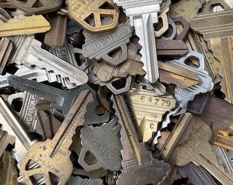 Keys, Lot of 10 Old Keys, Bronze and Brass Color Tone Keys, Used Various Assortment of Keys, Vintage Keys, Craft Keys, Steampunk Keys